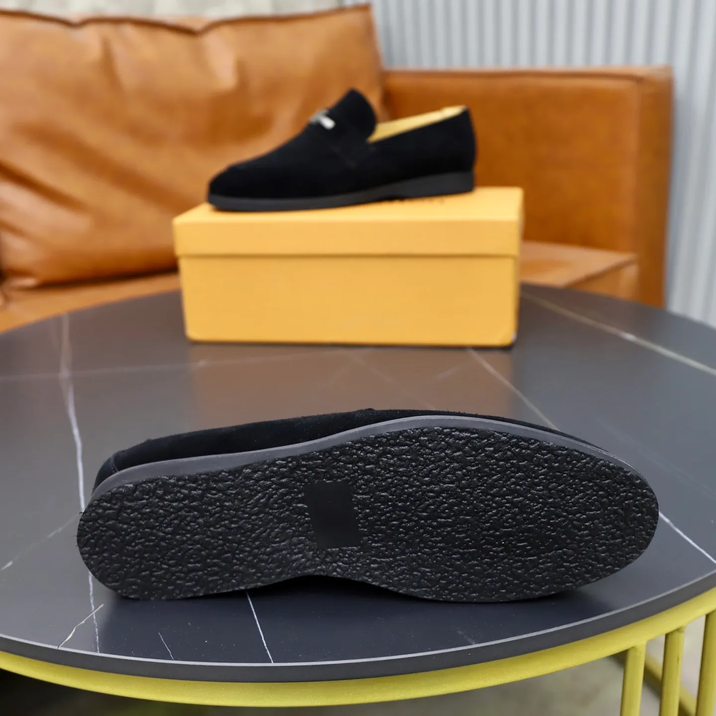 Ex-factory price: 442💰🙅‍♂️🙅‍♂️🙅‍♂️ Brand: LV Louis Vuitton Standard code: 38-44 (45 customized) Grade: Same as the official website Material: Original cow suede material stitching Comfortable and breathable cowhide lining Lightweight wear-resistant foam outsole Style category: Men's fashionable casual shoes Running sports shoes Distinguished luxury brand elements Top luxury color: actual picture color